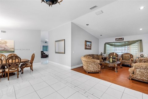 Casa en venta en Homestead, Florida, 7 dormitorios, 464.33 m2 № 1209055 - foto 10