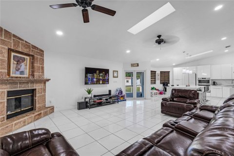 Casa en venta en Homestead, Florida, 7 dormitorios, 464.33 m2 № 1209055 - foto 18