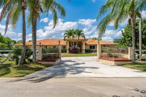 Casa en venta en Homestead, Florida, 7 dormitorios, 464.33 m2 № 1209055 - foto 2