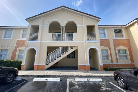 Condo in Homestead, Florida, 2 bedrooms  № 1316663 - photo 1