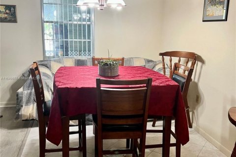 Condo in Tamarac, Florida, 2 bedrooms  № 1316705 - photo 4