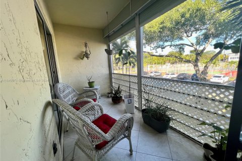 Condo in Tamarac, Florida, 2 bedrooms  № 1316705 - photo 19