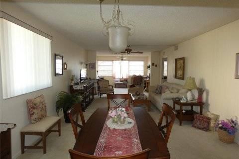 Condominio en venta en Tamarac, Florida, 2 dormitorios, 121.24 m2 № 1007690 - foto 5