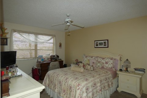 Condo in Tamarac, Florida, 2 bedrooms  № 1007690 - photo 4