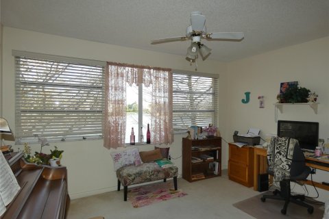 Condominio en venta en Tamarac, Florida, 2 dormitorios, 121.24 m2 № 1007690 - foto 11