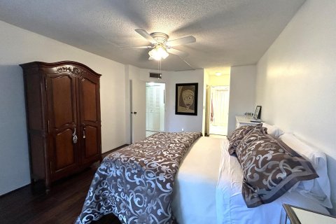 Купить кондоминиум в Лейк-Уорт, Флорида 2 спальни, 101.26м2, № 1007662 - фото 17