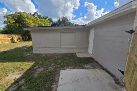 House in Tampa, Florida 3 bedrooms, 117.24 sq.m. № 1379753 - photo 2