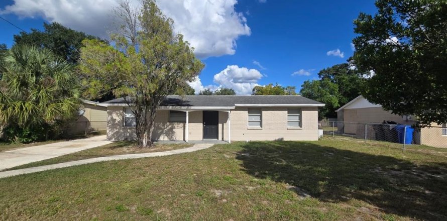 House in Tampa, Florida 3 bedrooms, 117.24 sq.m. № 1379753