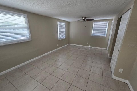 House in Tampa, Florida 3 bedrooms, 117.24 sq.m. № 1379753 - photo 3