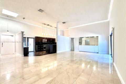 Villa ou maison à vendre à Hallandale Beach, Floride: 3 chambres, 150.87 m2 № 1098175 - photo 2