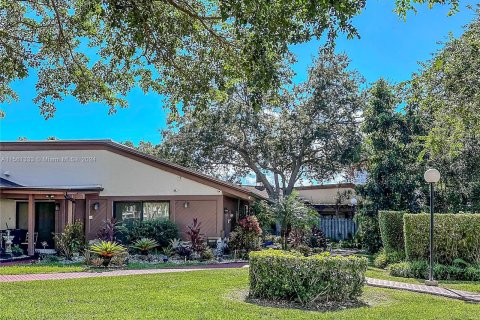 Villa ou maison à vendre à Hallandale Beach, Floride: 3 chambres, 150.87 m2 № 1098175 - photo 1