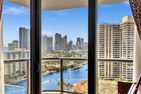 Condominio en venta en Aventura, Florida, 2 dormitorios, 175.31 m2 № 1095314 - foto 11