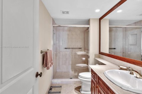 Condo in Aventura, Florida, 2 bedrooms  № 1095314 - photo 22