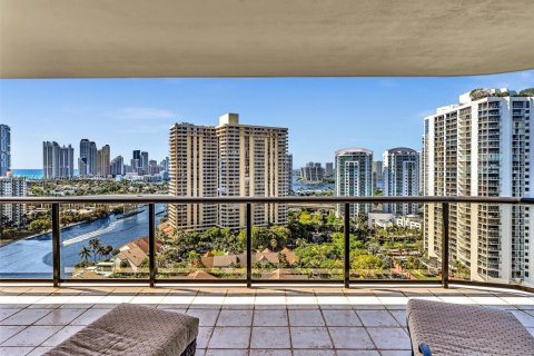 Condominio en venta en Aventura, Florida, 2 dormitorios, 175.31 m2 № 1095314 - foto 16