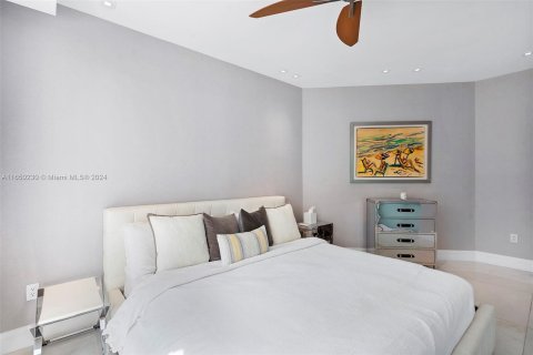 Villa ou maison à vendre à Miami Beach, Floride: 1 chambre, 64.1 m2 № 1332346 - photo 13