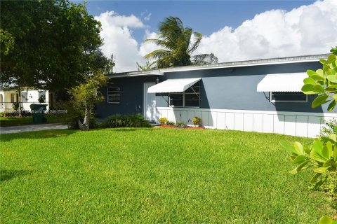 House in Miami, Florida 2 bedrooms, 94.02 sq.m. № 1428459 - photo 3