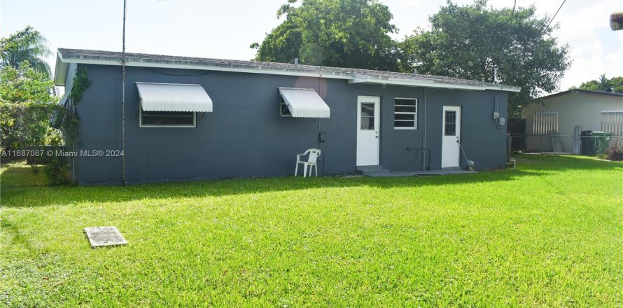 House in Miami, Florida 2 bedrooms, 94.02 sq.m. № 1428459