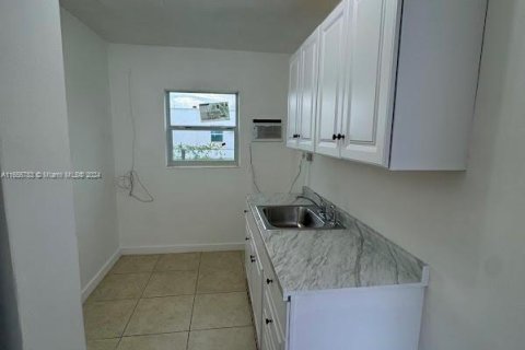 House in West Park, Florida 1 bedroom, 46.45 sq.m. № 1357061 - photo 6