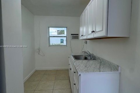 Casa en alquiler en West Park, Florida, 1 dormitorio, 46.45 m2 № 1357061 - foto 7