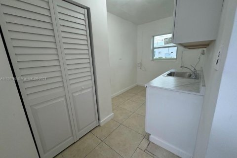 House in West Park, Florida 1 bedroom, 46.45 sq.m. № 1357061 - photo 5