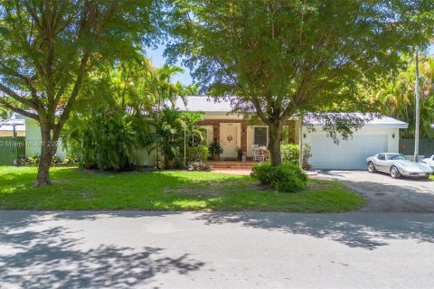 House in South Miami, Florida 4 bedrooms, 209.03 sq.m. № 1268852 - photo 1