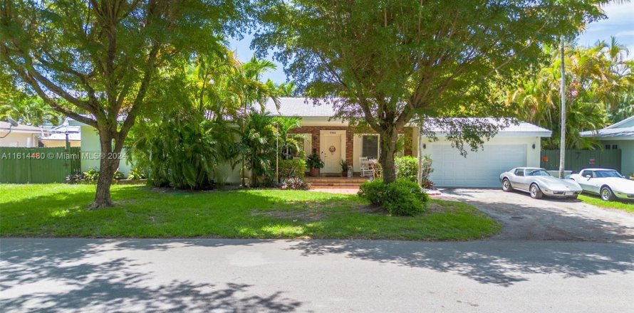 House in South Miami, Florida 4 bedrooms, 209.03 sq.m. № 1268852