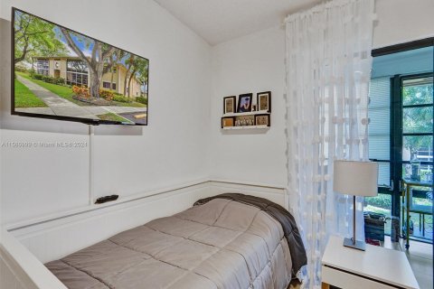 Condo in Tamarac, Florida, 2 bedrooms  № 1177957 - photo 16