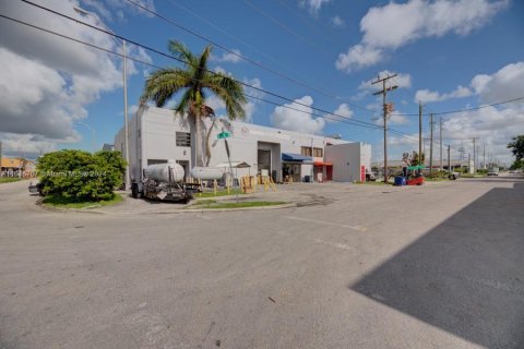 Immobilier commercial à vendre à Hialeah, Floride № 1330310 - photo 1