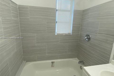 House in Fort Lauderdale, Florida 2 bedrooms, 78.04 sq.m. № 1330337 - photo 13