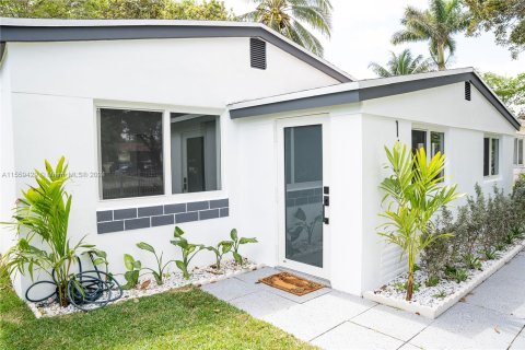 Casa en venta en North Miami Beach, Florida, 3 dormitorios № 1081146 - foto 2