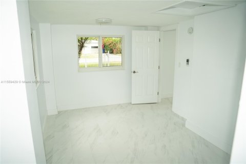 Casa en venta en North Miami Beach, Florida, 3 dormitorios № 1081146 - foto 18