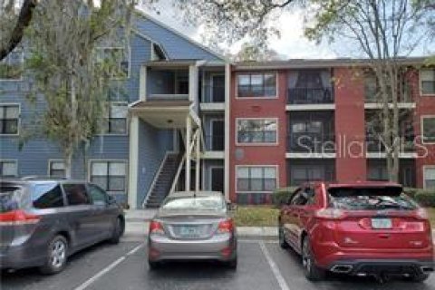 Condo in Tampa, Florida, 1 bedroom  № 1389363 - photo 1