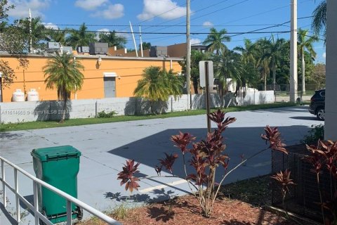 Propiedad comercial en venta en Florida City, Florida № 1272400 - foto 7