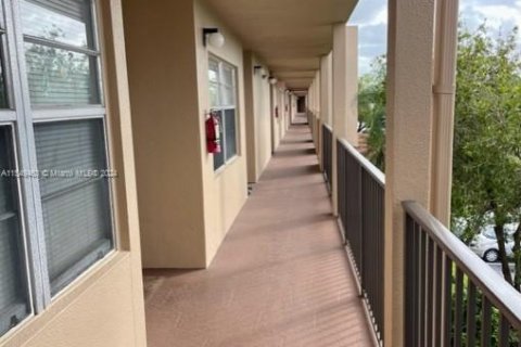 Copropriété à vendre à Pembroke Pines, Floride: 2 chambres, 100.52 m2 № 1119179 - photo 6