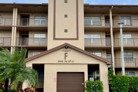 Copropriété à vendre à Pembroke Pines, Floride: 2 chambres, 100.52 m2 № 1119179 - photo 2