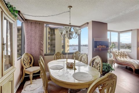 Condo in Clearwater, Florida, 2 bedrooms  № 1371746 - photo 17