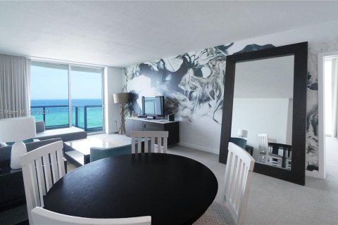 Condominio en venta en Sunny Isles Beach, Florida, 2 dormitorios, 111.58 m2 № 1207117 - foto 18