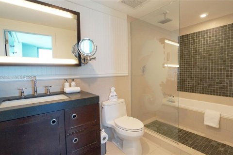 Condo in Sunny Isles Beach, Florida, 2 bedrooms  № 1207117 - photo 24