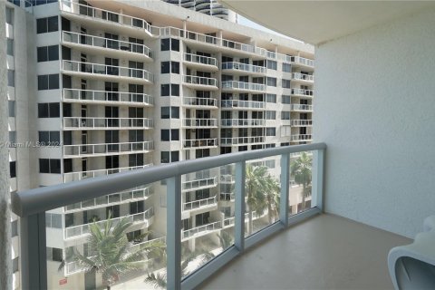 Condominio en venta en Sunny Isles Beach, Florida, 2 dormitorios, 111.58 m2 № 1207117 - foto 30