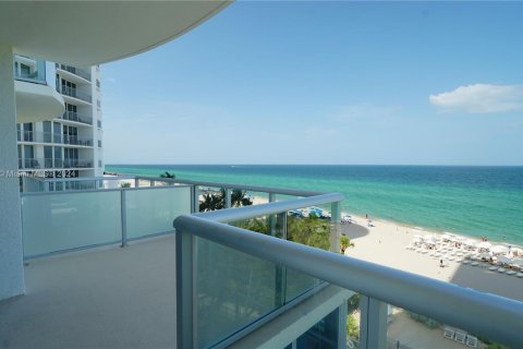 Condo in Sunny Isles Beach, Florida, 2 bedrooms  № 1207117 - photo 11