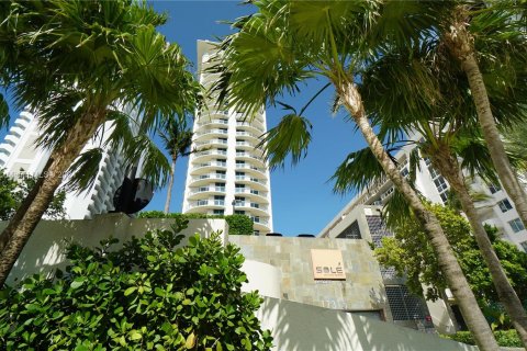 Copropriété à vendre à Sunny Isles Beach, Floride: 2 chambres, 111.58 m2 № 1207117 - photo 2