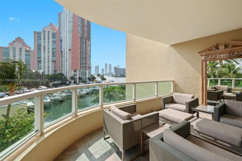 Condo in Aventura, Florida, 2 bedrooms  № 1179926 - photo 11