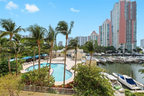 Condo in Aventura, Florida, 2 bedrooms  № 1179926 - photo 12