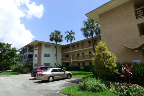 Купить кондоминиум в Норт-Майами-Бич, Флорида 1 спальня, 63.92м2, № 670382 - фото 2