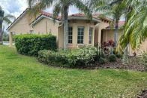 Casa en alquiler en Kissimmee, Florida, 3 dormitorios, 169.73 m2 № 1349208 - foto 3