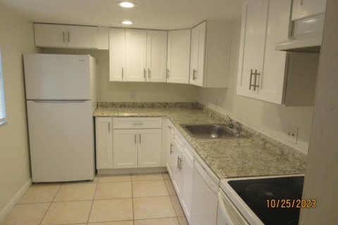 Condo in Lauderhill, Florida, 2 bedrooms  № 810273 - photo 8