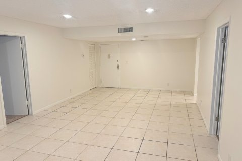 Condo in Lauderhill, Florida, 2 bedrooms  № 810273 - photo 10