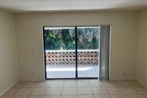 Copropriété à vendre à Lauderhill, Floride: 2 chambres, 101.82 m2 № 810273 - photo 2