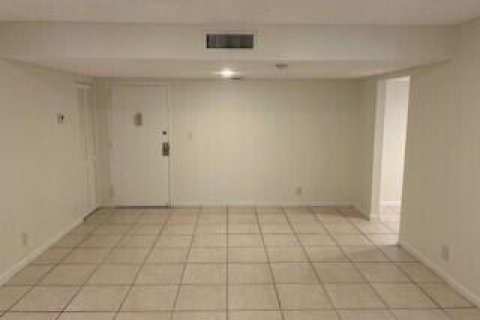 Condo in Lauderhill, Florida, 2 bedrooms  № 810273 - photo 6