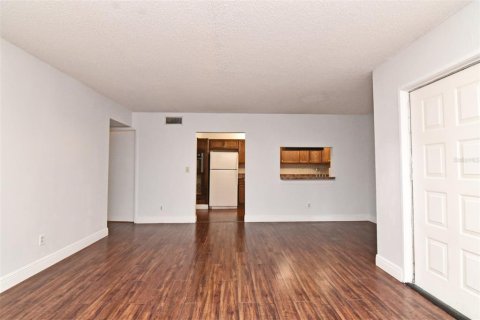 Condo in Orlando, Florida, 2 bedrooms  № 1411465 - photo 6